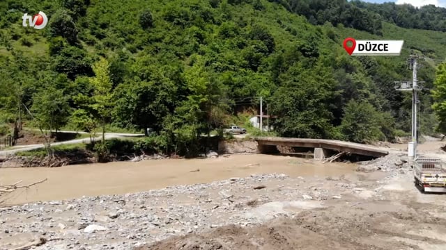 Fındıklı Aksu Köyünde Sel Suları 4 Evi, 5 Ahırı Yıktı