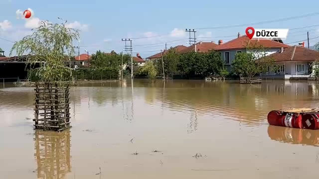 Köy Sular Altında Kaldı, Buzdolabını Kayık Yaptı