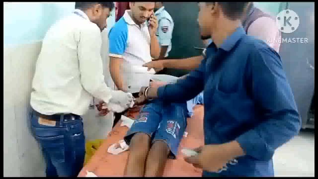 सादपुर वि० के एक छात्र की खेलने के दौरान खिड़की के शीशे से हाथ का नस कटने से जख्मी, प्राथमिक उपचार के बाद किया गया रेफर