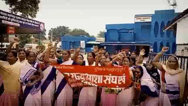 बिहार राज्य आशा फैसिलेटर संघ के बैनर तले अमरपुर के आशा कार्यकर्ताओं के द्वारा रेफरल अस्पताल परिसर में‌ दिया गया धरना 