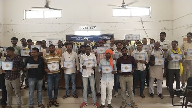 प्रतापगढ़ जिले के बिहार ब्लॉक सभागार में जल मिशन शक्ति का प्रशिक्षण शिविर हुआ संपन्न बड़ी संख्या में मौजूद रहे ग्रामीण,