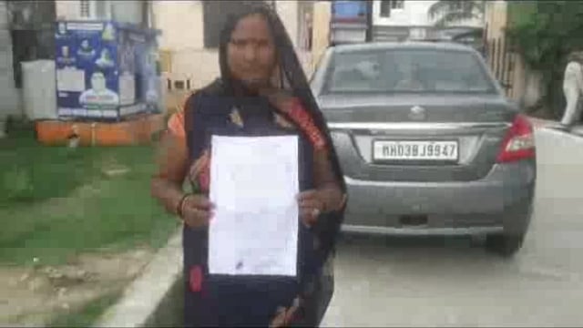 चोरथरी निवासी पीड़ित परिवार ने CO डुमरियागंज से शिकायत कर लगाई इंसाफ कि गुहार