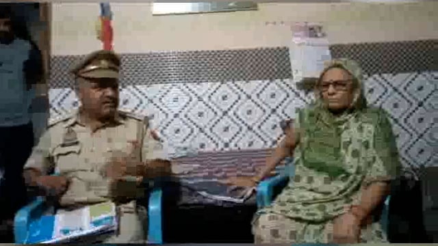 खैर कोतवाली कस्बा खैर मोहल्ला मालीपुरा तीन लोग एक महिला ने बुजुर्ग महिला को बनाया शिकार