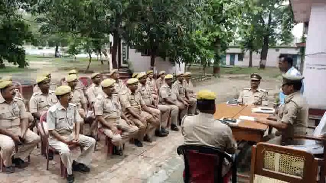 थाना मिश्रौलिया में एक्यूप्रेशर प्राकृतिक चिकित्सा से रोग प्रतिरोधक क्षमता बढ़ाने के सम्बन्ध में सजल भट्टाचार्य द्वारा ज