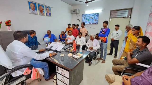 नगर पंचायत बिस्कोहर कार्यालय पर अध्यक्ष अजय गुप्ता ने नगर वासियों के साथ की बैठक नगर की समस्या से हुए अवगत