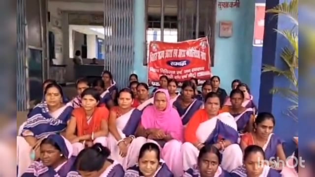 *आशा कार्यकर्ताओं की तीसरे दिन भी जारी रहा  हड़ताल, अपनी मांगों पर अडिग*