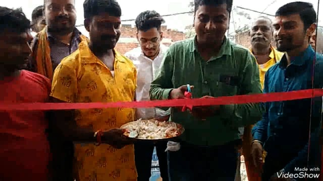 बरदाहा बाजार में किया गया इलेक्ट्रॉनिक प्रतिष्ठान का उद्घाटन