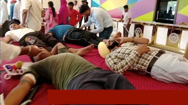 बाड़ के हालातों के बाद  समाज सेवी संस्थानों द्वारा 