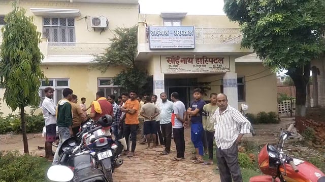 बाघराय थाना क्षेत्र के बिहार बाजार में अज्ञात वाहन की टक्कर से पत्रकार की मौत परिजनों का रो रो कर बुरा हाल,