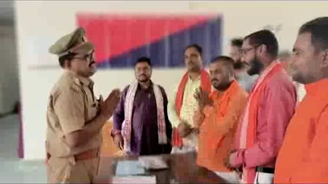 सपा नेता ने कावड़ यात्रियों पर की आपत्तिजनक टिप्पणी भाजपा कार्यकर्ताओं ने जताया रोष इटवा पुलिस को सौंपा ज्ञापन