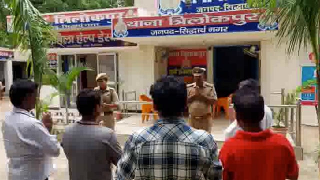 अपनी फरियाद लेकर थाने पर आए फरियादियों का त्रिलोकपुर पुलिस द्वारा किया गया स्वागत