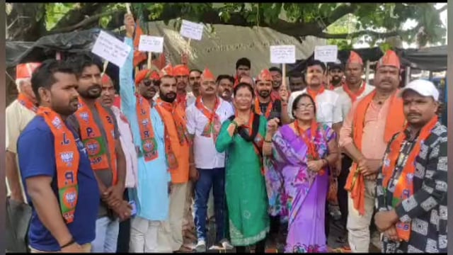 धरना प्रदर्शन एवं स्वर्गीय विजय सिंह जी को श्रद्धांजलि अर्पण की गई