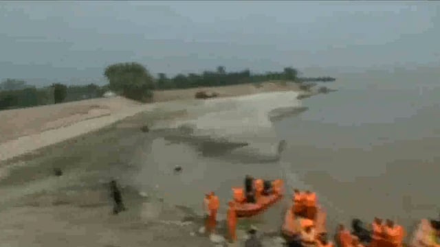 ऐली परसौली स्थित हेलीपैड पर लैंड  मुख्यमंत्री योगी आदित्यनाथ का हेलीकॉप्टर