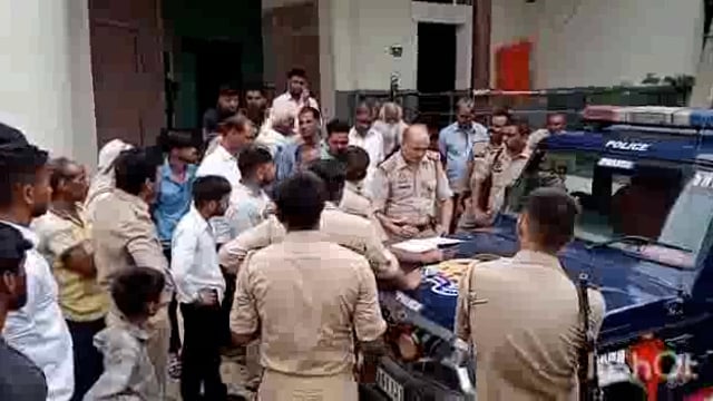 अहिरौला गांव में एक ही परिवार के लोगों में हुआ खूनी संघर्ष 2 के गोली लगी गंभीर रूप से घायल