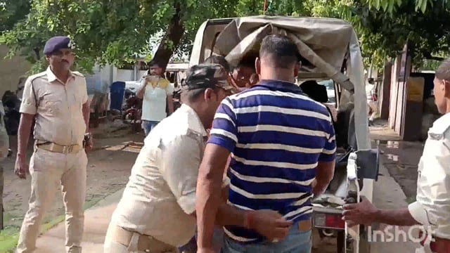 देसी शराब कारोबार में जुड़े पूर्व नक्सली अनंत कुमार अपने भाई के साथ रामपुर गांव के समीप से गिरफ्तार एसपी ने किया खुलासा 