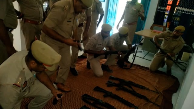 थाना त्रिलोकपुर में सस्त्रों की हैंडलिंग,सिखलायी का कराया गया अभ्यास सस्त्र के बारें में दी गई विस्तृत जानकारी