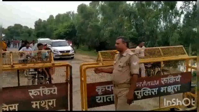 एन एच2 से यमुना एक्सप्रेसवे को जोड़ने वाले मार्ग पर यमुना नदी का पानी आने के चलते आवागमन कराया बंद पुलिस ने लगाए बैरियर