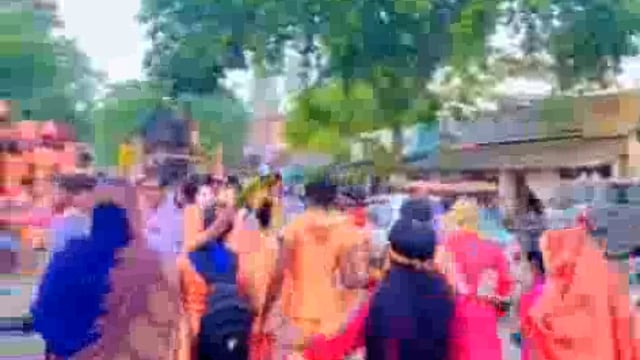 कांवरियों की सुरक्षा में चप्पे चप्पे पर पुलिस मुस्तैद
थाना मानिकपुर,नवाबगंज,संग्रामगढ़,लालगंज,सांगीपुर की पुलिस मुस्तैद