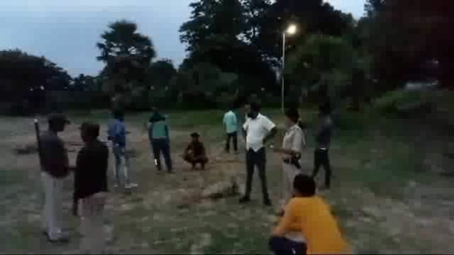 ज्यैष्ठगौरनाथ मंदिर के पीछे चांदन नदी में कामा पहाड़ी स्थित बेंच पर एक व्यक्ति का मिला लावारिस अवस्था में शव