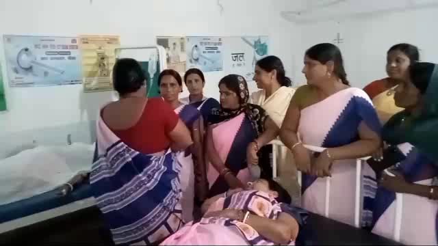 रेफरल अस्पताल में आशा कार्यकर्ताओं का पांचवें दिन भी हड़ताल रहा जारी हड़ताल के दौरान दो आशा कार्यकर्ता हुई मूर्छित