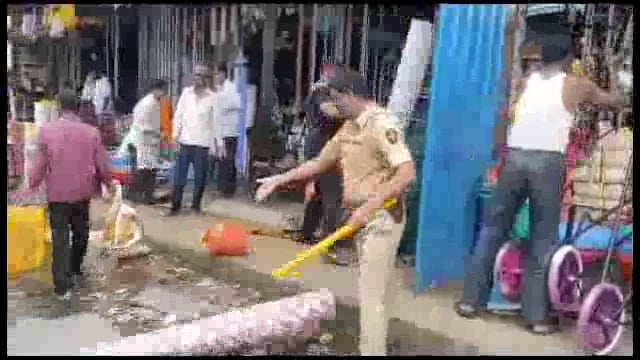 रस्त्यावर पुन्हा अतिक्रमण करणाऱ्यांना पोलीस निरीक्षक परमेश्वर कदम यांनी शिकवला चांगलाच धडा