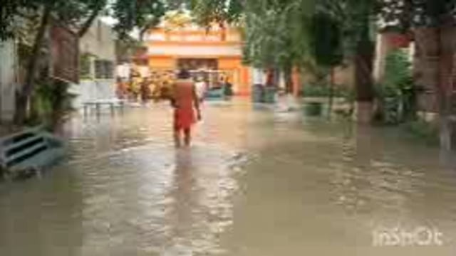 गुरु शरणानंद जी महाराज के आश्रम में यमुना जी ने किया प्रवेश सभी संत सुरक्षित प्रशासन की नजर रमणरेती पर