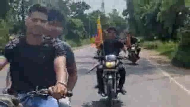 रामघाट से 5 घंटे 12 मिनट में डाक कावड़ लेकर पहुंचे तेहरा महावन के युवा: भगवान भोलेनाथ का किया जलाभिषेक