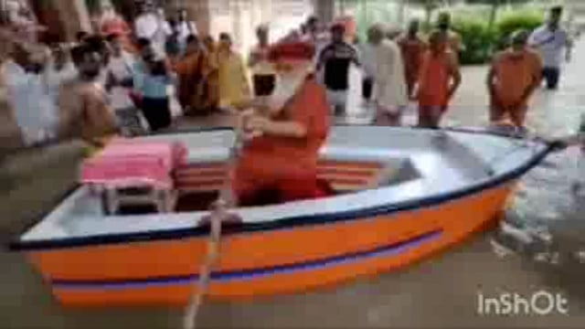 श्री श्री 1008 गुरु शरणानंद जी महाराज द्वारा दमणित में पहुंची जमुना जल में की गई नौका विहार कर किया रमणरेती का भ्रमण