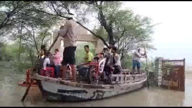 मानसरोवर खादर मांट में राधा रानी के श्री चरण स्पर्श करने को आतुर यमुना मैया: जल के मध्य होकर दर्शन को जा रहे भक्त 