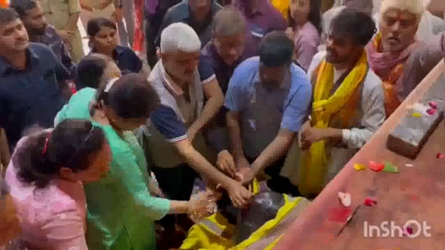 ग्रह मंत्री अमित शाह की पत्नी सोनल शाह पहुंची जतीपुरा, गिर्राज महाराज के दर्शन क़र मांगी मनोती।