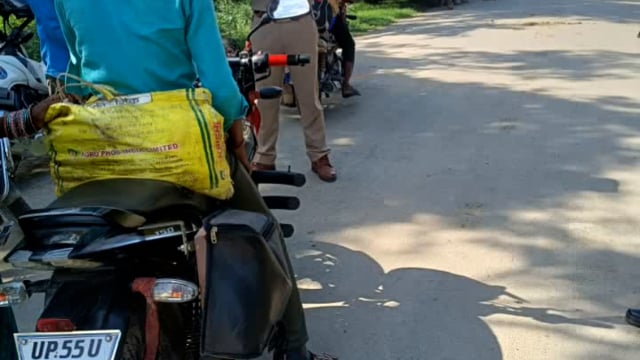 त्रिलोकपुर पुलिस ने क्षेत्र में चलाया वाहन चेकिंग अभियान नियमों का उल्लंघन करने वाले 8 वाहनों के काटे ₹8000 के ई चालान