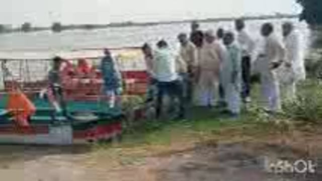 बलदेव केबाढ़ ग्रस्त आकोष राह्यत  सामग्री लेकर पहुंचे  राष्ट्रीय लोक दल जिला अध्यक्ष राजपाल सिंह भरंगर 