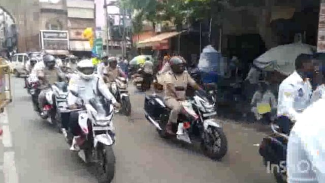 सड़क सुरक्षा पखवाड़ा मनाया गया एसपी ट्रैफिक ने वाहनों को हरी झंडी दिखाकर किया रवाना