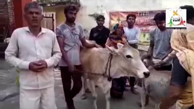 वृंदावन में बाढ़ प्रभावित लोगों के लिए नारायणी सेना की शीतल आचार्य ने राज्य सरकार से की मुआवजे की मांग।