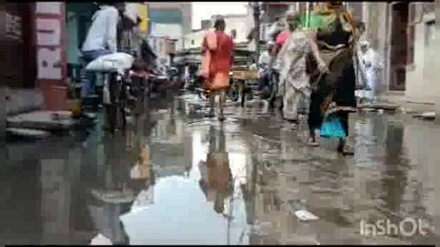 जलभराव के विरोध में व्यापारियों ने नगर निगम के खिलाफ किया प्रदर्शन