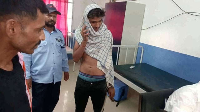 सूरजगढ़ा बाजार में हो हंगामा कर रहे एक युवक को डायल 112 नंबर की पुलिस ने किया गिरफ्तार ले गई थाने