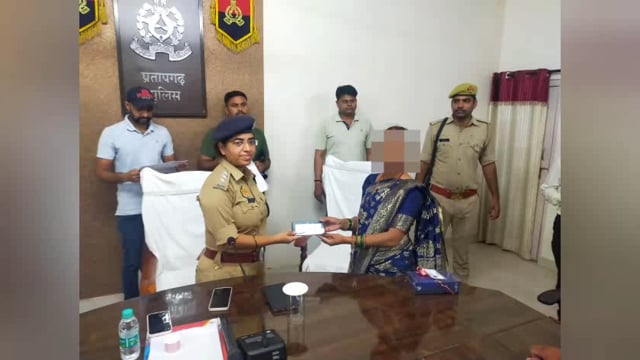 सर्विलांस टीम को मिली कामयाबी,गुम ५१ मोबाईल कीमत ६लाख ७०हजार किया बरामद,मोबाईल स्वामियों को वितरित
सीओ करिश्मा गुप्ता की बाईट