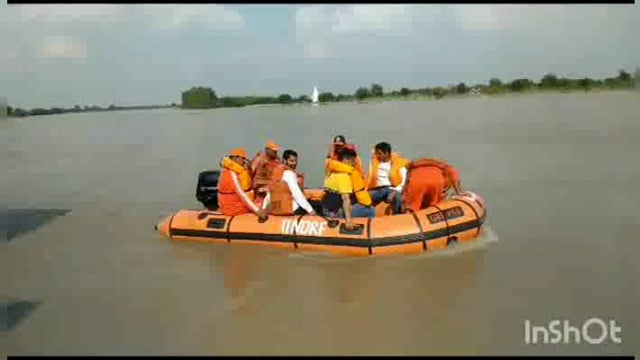  बलदेव क्षेत्र के विधायक प्रतिनिधि पंकज प्रकाश द्वारा बाढ़ प्रभावित क्षेत्रों वासियों को राहत सामग्री का किया वितरण