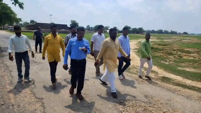 हनुमान नगर वार्ड नं 2 में डम्पिंग ग्राउंड एंव MRF निर्माण हेतु अध्यक्ष अजय गुप्ता ने अधिकारियों के साथ भूमि की चिन्हित