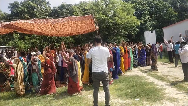 प्रतापगढ़ जिले के बिहार ब्लाक के बारो ग्राम सभा में संपन्न हुआ कोटे का चुनाव रीना यादव निर्विरोध निर्वाचित हुईं कोटेदार,