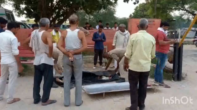 गांव अवनी चौराहे के पास इको कार ने बाइक सवार को मारी टक्कर एक की मौत एक गंभीर रूप से घायल