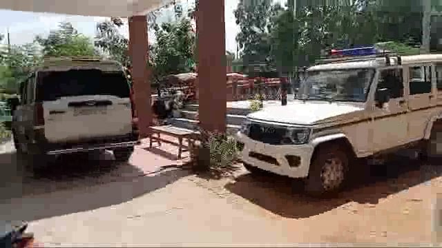 भरको गांव में अवैध बालू लदे ट्रैक्टर को पकड़ने गई पुलिस के साथ बालू माफियाओं ने की झड़प