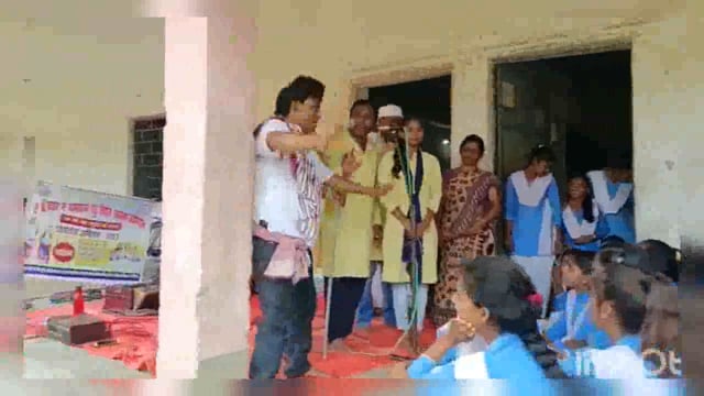 *जिला टीम द्वारा नौवीं कक्षा में नामांकन प्रोत्साहित के लिए नुक्कड़ नाटक का हुआ आयोजन*