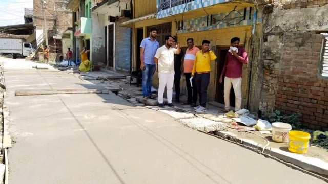 राम जानकी नगर वार्ड नंबर 15 में रोड व नाली निर्माण कार्य का अध्यक्ष विकास जायसवाल ने किया निरीक्षण