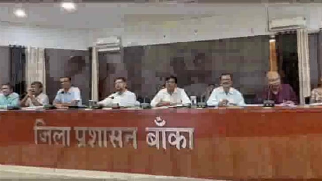 यक्ष्मा कार्यक्रम के तहत उत्कृष्ट कार्य करने वाले पदाधिकारियों को डीएम अंशुल कुमार ने प्रशस्ति पत्र देकर किया सम्मानित 