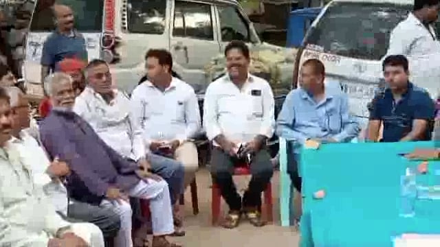 मुहर्रम पर्व को लेकर अमरपुर थाना परिसर में की गई शांति समिति की बैठक