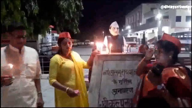 मणिपुर की घटना से मर्माहत होकर सपा कार्यकर्ताओं ने निकाला कैंडल मार्च