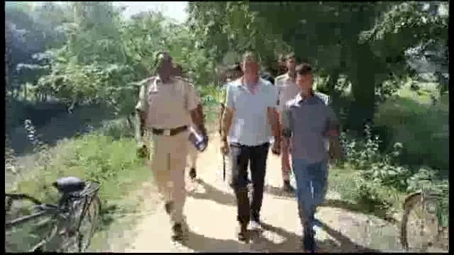 बल्लीकित्ता सिमरा पुल के समीप ठोठा बहियार में बेखौफ अपराधियों ने एक युवक की हत्या कर शव को पेड़ से लटका है