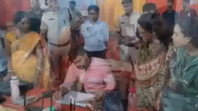 बांका डीएम अंशुल कुमार आदि पदाधिकारी के संयुक्त में कांवरिया पथ का किया पैदल निरीक्षण