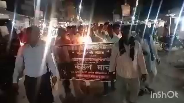 मणिपुर की घटना से आक्रोशित होकर भारतीय पुनर्जागरण संघ शाखा गोंडा ने इटियाथोक बाजार में निकाला कैंडल मार्च